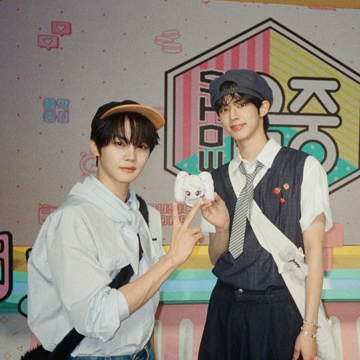 GYUVINKlM's tweet photo. Happiest birthday @kiemdohoon @dohoonts! You may not be related by blood, but the bond feels just as real. Thank you for being my safe place, my supporter, and someone who feels like family in every way that matters. Hope your day is as loud, fun, and amazing as you are! 🫶🎂 https://t.co/UCZbJeFXFv