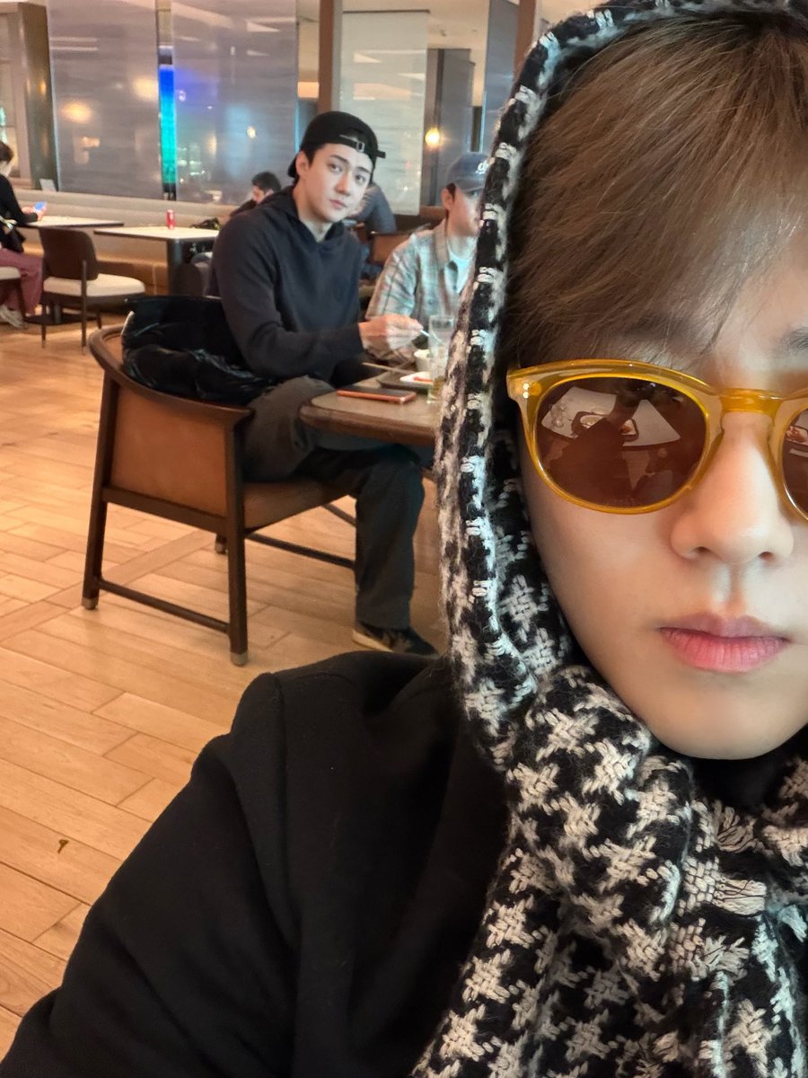 ยัยน้องเซฮุนโดนพี่ๆเอาคืนแล้ว อ้วมโดนแอบถ่ายฉ่ามมมม แล้วดูหน้าตอนเห็นกล้อง 5555555555555555555555555555