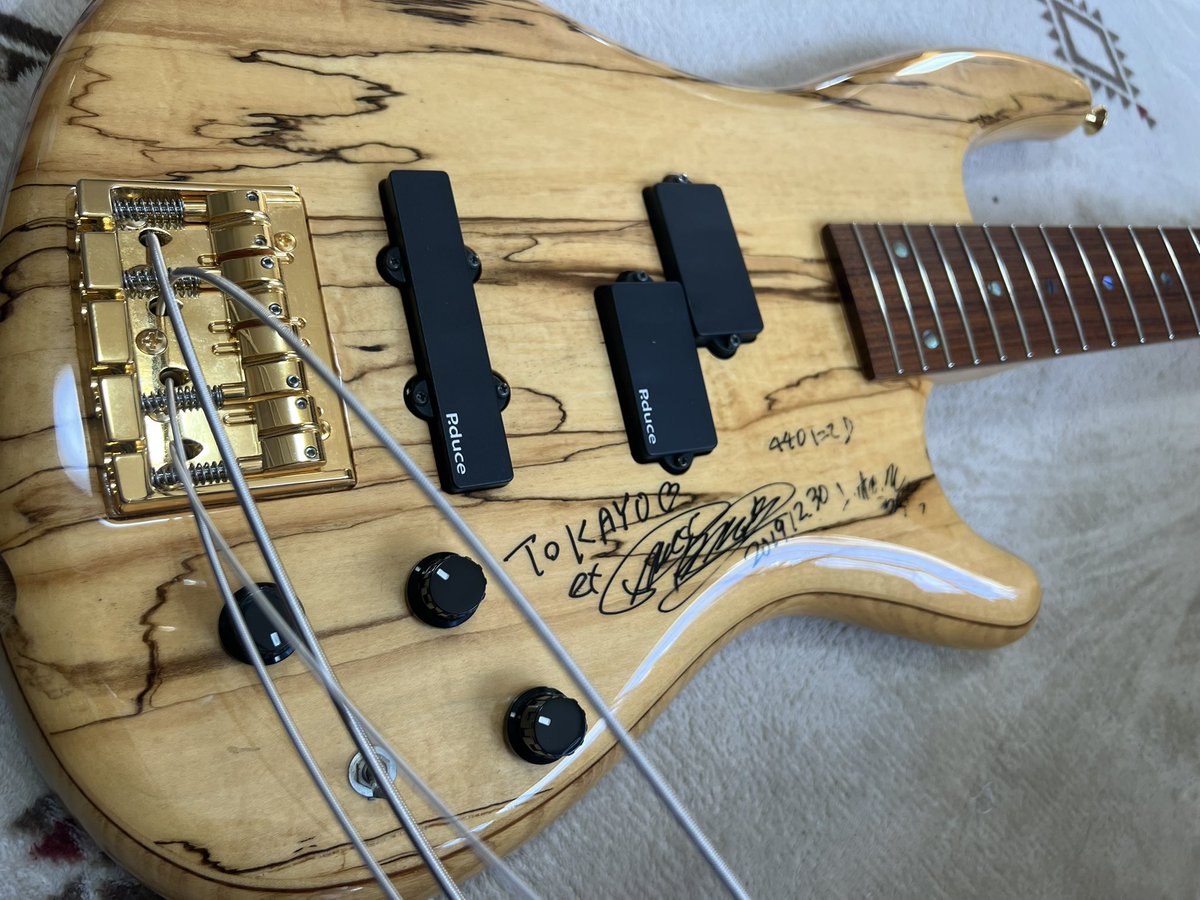 Kayo_Chaaaco's tweet image. 弦交換なぅ🔩

裸体が露わになった
通称2代目渡辺さん(〃艸〃)

ピカピカに磨いてあげよう✧︎*。

相棒、明日はよろしく！