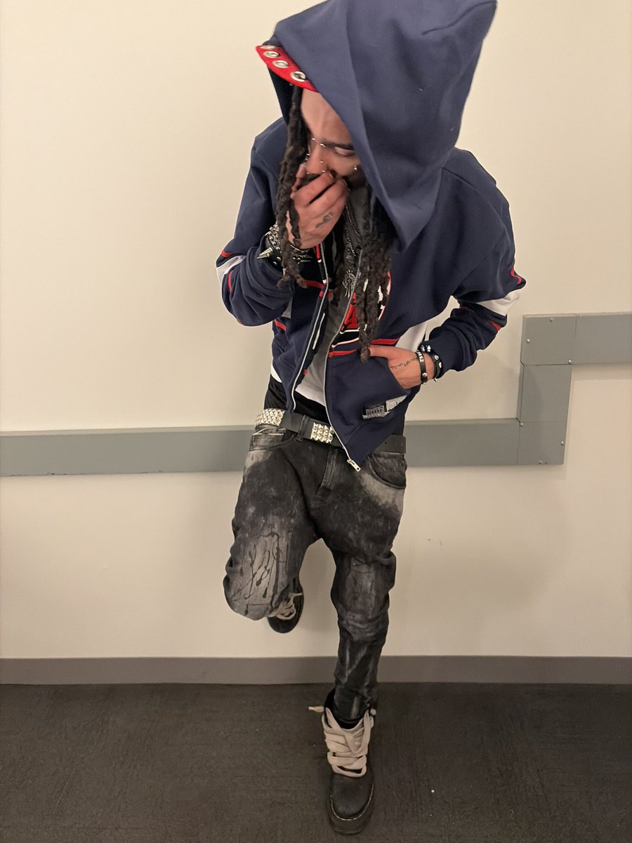 ruevsthewrld's tweet photo. https://t.co/vprDZMcD6p