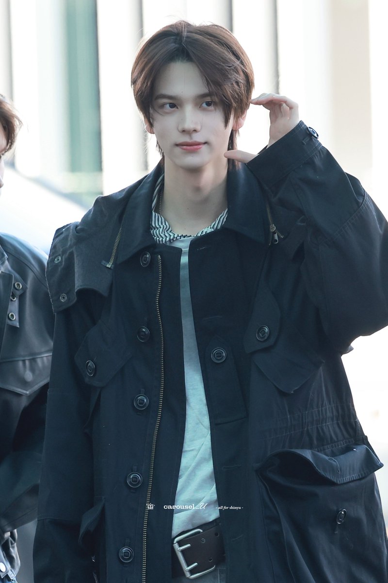 carousel_U tweet media