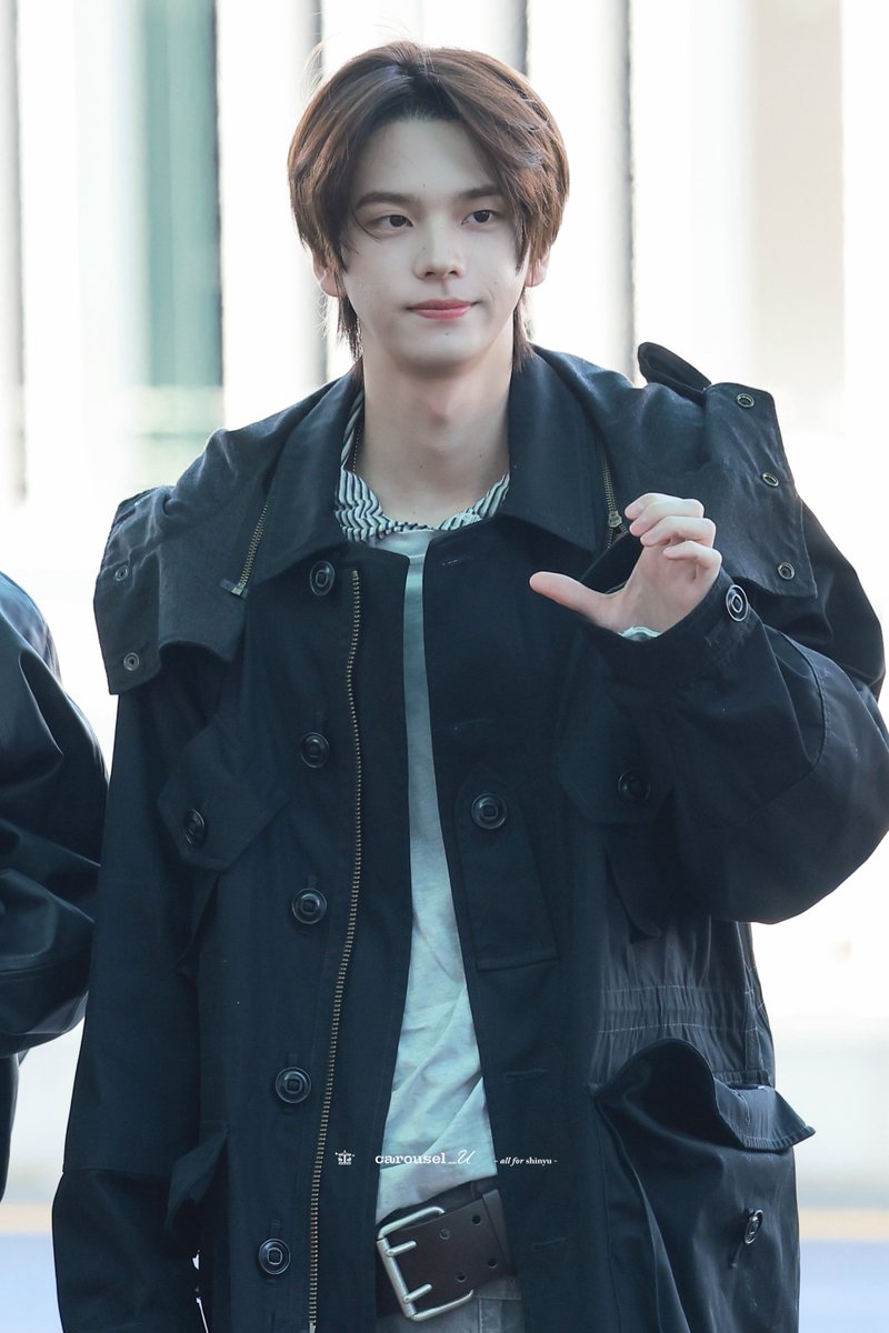 carousel_U tweet media