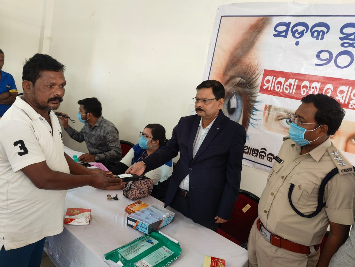 KalahandiRto's tweet photo. On the NRSM 2026 an eye check-up camp was organized at Bhawanipatna Bus Stand ,in coordination with CDMO Kalahandi. https://t.co/aPi0zWIwiJ