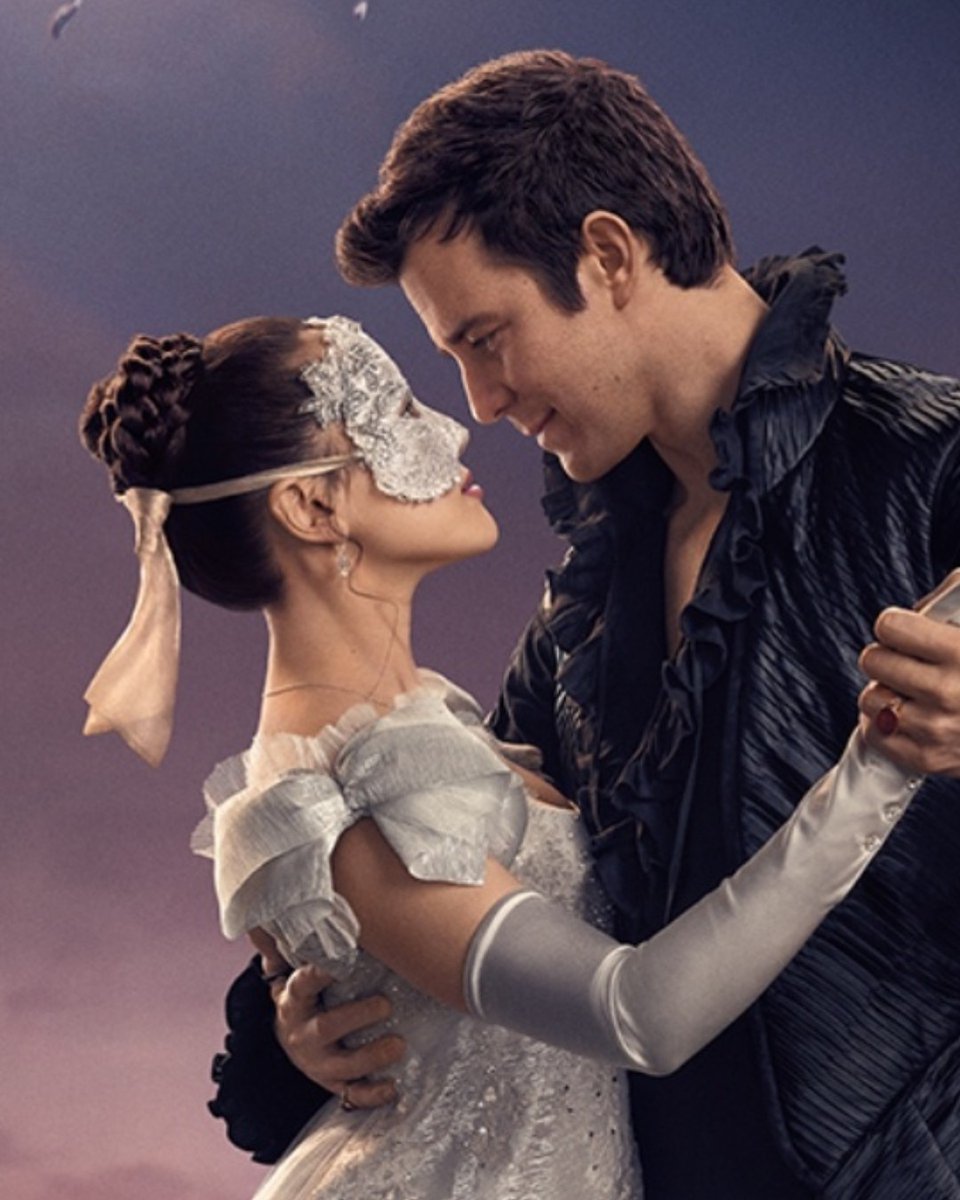 Absolutely loved the twist on Cinderella story, the pacing, the slow burn romance between these two is so good! #BridgertonS4 #Bridgerton