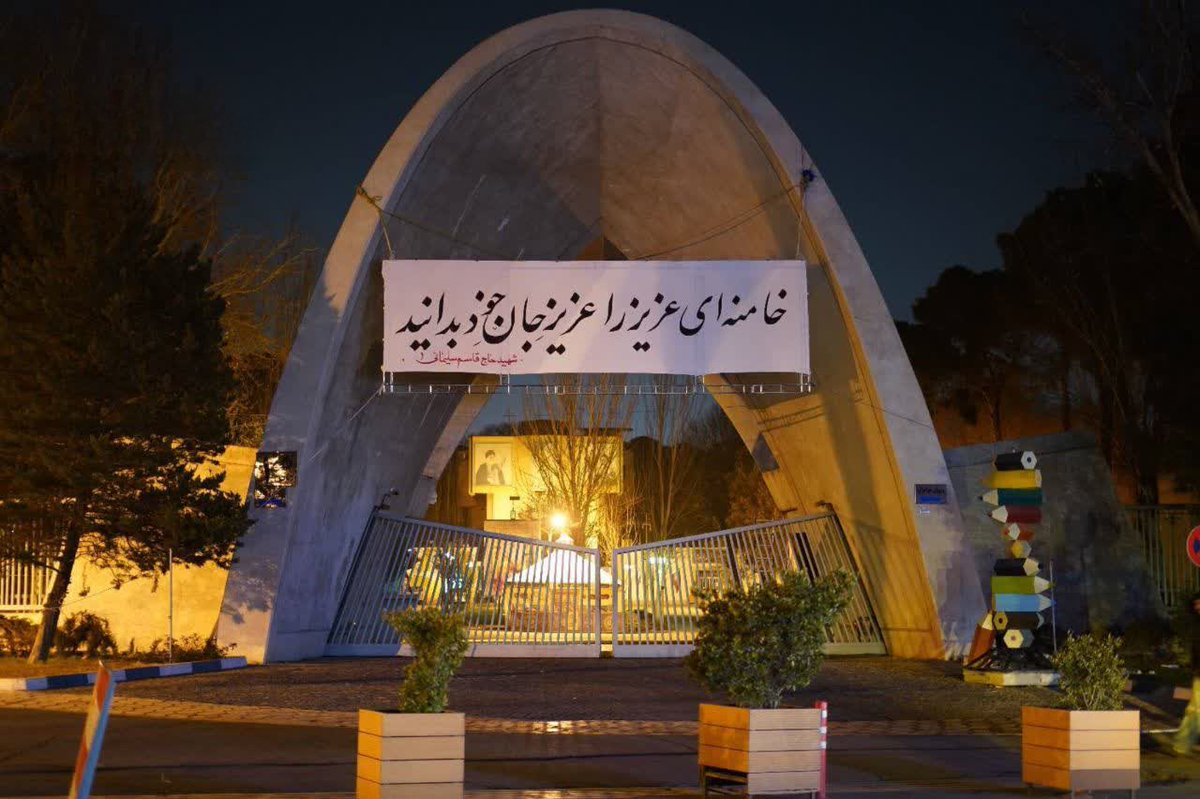 zhrarez's tweet photo. برعندازای نامحترم برید دعا کنید دانشگاها حضوری نشه وگرنه هر روز فشار می‌خورید https://t.co/xzQWPY0Hdo