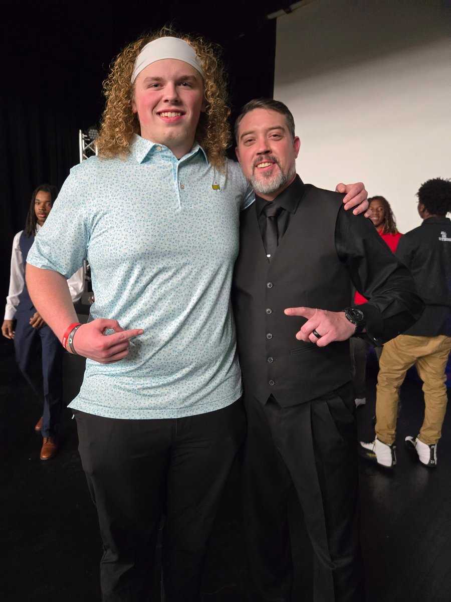 Ari_Shepherd_'s tweet photo. Had a great end of season banquet! It was great to see everyone together one last time! I love this place and it will always be a part of who I am. Go Eagles! 🦅🦅🦅@CollinsHillFB @SwickONE8 @Daverin_Geralds @KingFitzhugh50 @TorrenceMcKnig1 https://t.co/jayw8GG4Z4