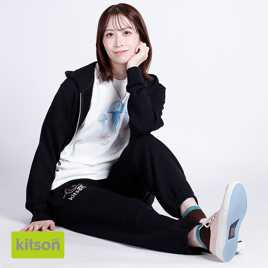 海乃美月さんとのコラボアイテムが 大好評予約受付中🪼💙 スウェット