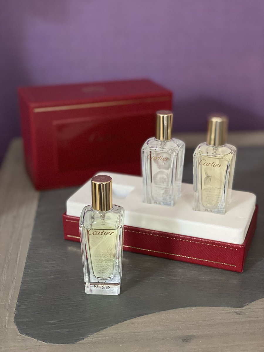 スーパーの店頭に並ぶ金柑を見ながら そういえば金柑の香りを持ってた