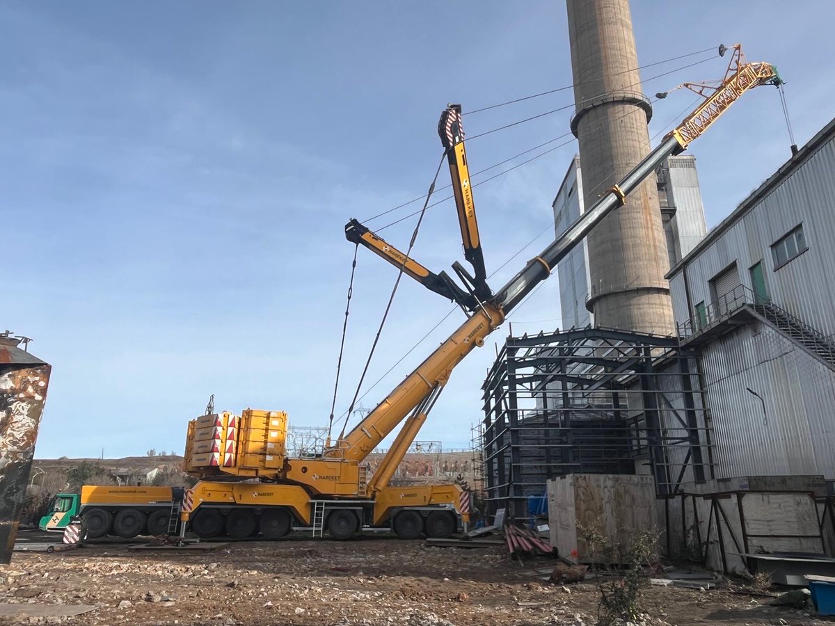 At the thermal power plant, the lifting and installation operations of a 90-ton wind turbine, the elevation of existing chimneys from 60 meters to 100 meters, and furnace replacement works were successfully completed using an LTM 1750-9.1 mobile crane.

Challenging operational