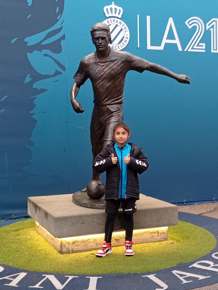 🚀 𝗦𝗨𝗠𝗔𝗡𝗗𝗢 𝗘𝗫𝗣𝗘𝗥𝗜𝗘𝗡𝗖𝗜𝗔𝗦

Candela, portera del benjamín A, ha entrenado con el RCD Espanyol. 

Un premio al trabajo, la ilusión y el compromiso diario. 

Orgullo de ver cómo nuestras jugadoras siguen dando pasos adelante. 

#SoydelaGuine🇸🇪 | #NouBarris