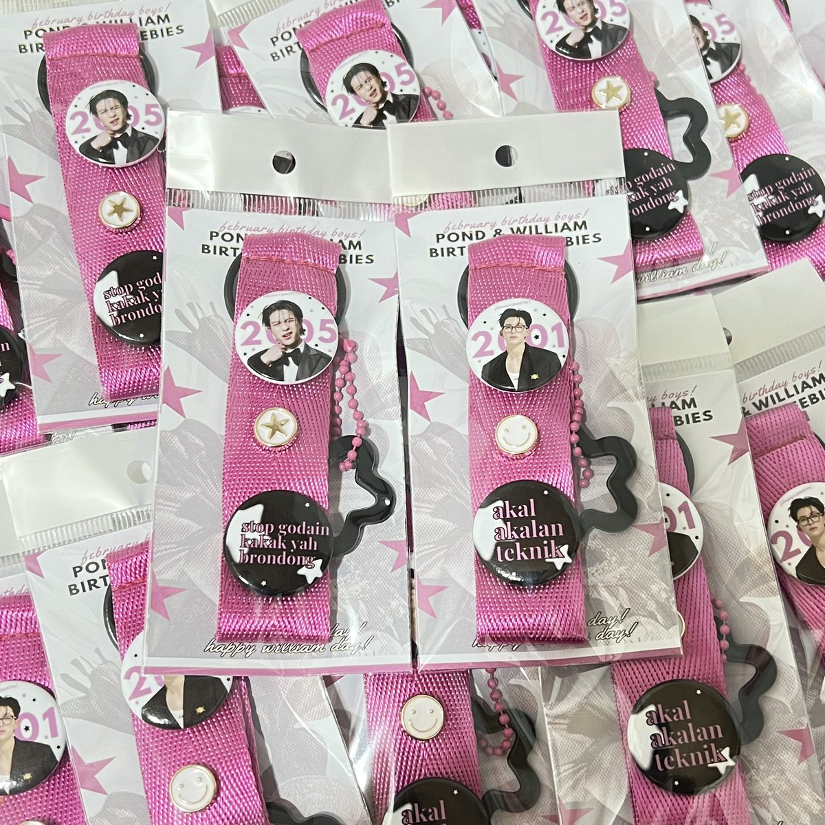 phupile's tweet image. ✪ POND &amp;amp; WILLIAM BIRTHDAY ONLINE FREEBIES ✪
&amp;lt; Feb 1st, 2001 &amp;amp; Feb 14th, 2005&amp;gt; ᝰ.ᐟ 
— by @phupile 

how to claim?
✮ claim 2.2 (19.30) 
✮ set 5.000 &amp;lt;no refund&amp;gt;
✮ link🍊: tba

drop your @ if u want to be tagged! 

#ppnaravit #williamjkp