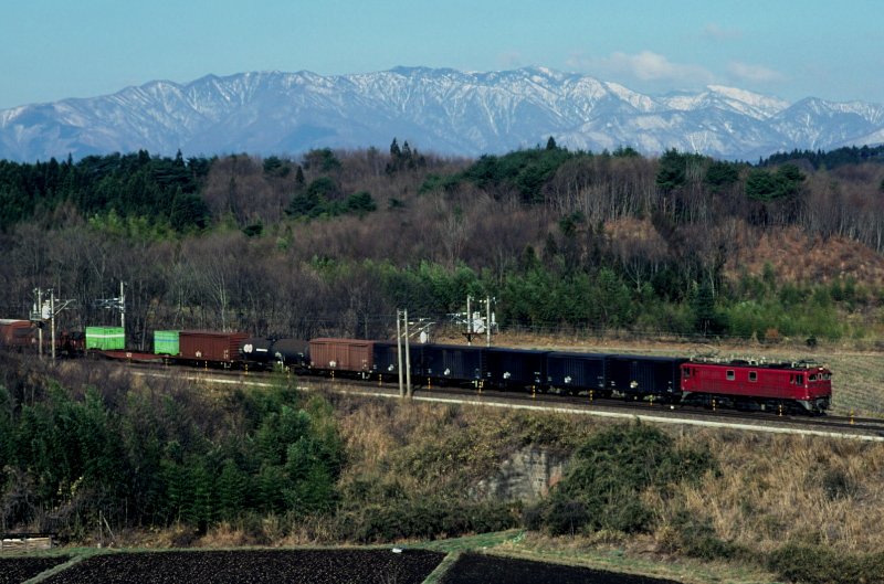 teinentetsu's tweet image. #ヲヤヂ大好き紐アングル
1982年4月 ED71と那須の山々