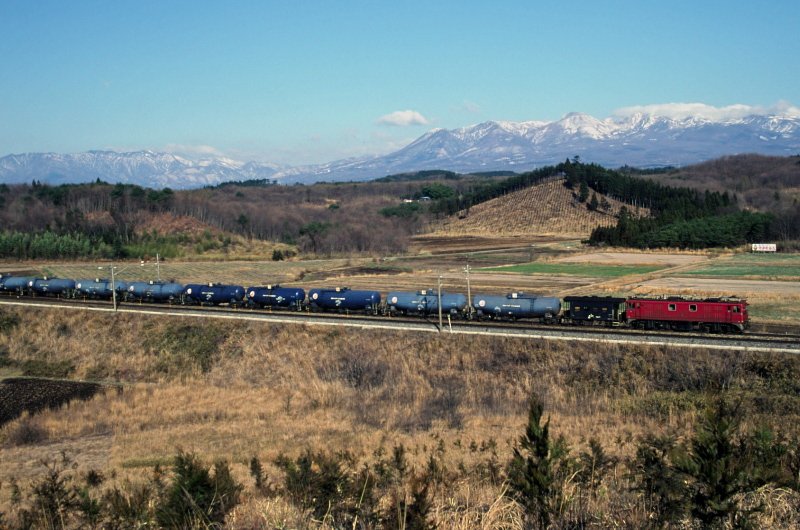teinentetsu's tweet image. #ヲヤヂ大好き紐アングル
1982年4月 ED71と那須の山々