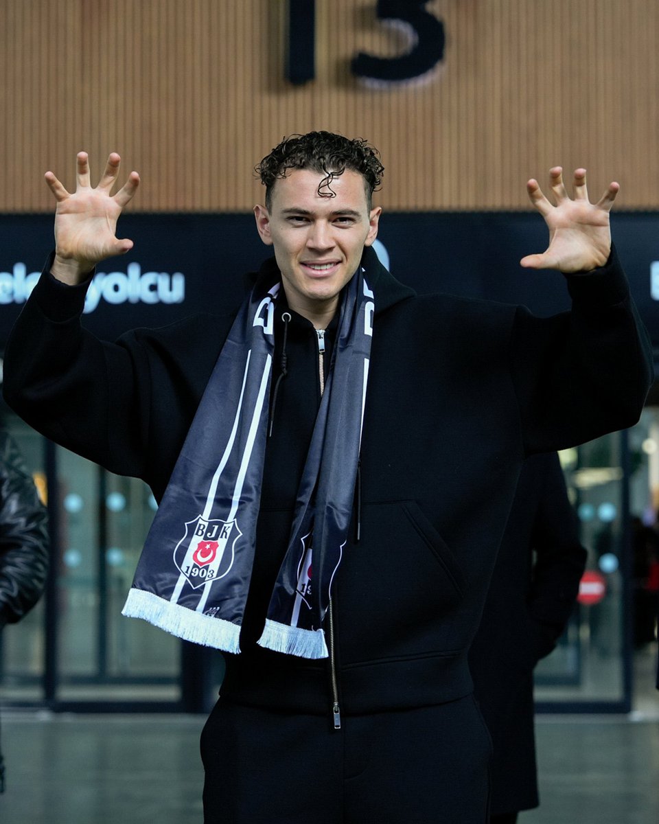 90PlusGoal's tweet image. 📍Beşiktaş’ımızın yeni transferi
Kristjan Asllani İstanbul’a geldi.
⚫️⚪️🦅#BurasıBeşiktaş #BJK