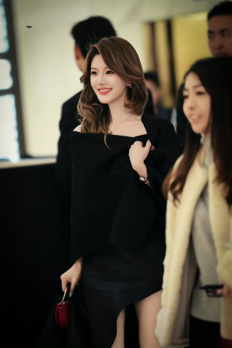 โหแก!!!!! ลู่ซือสวยชิปหายยยยย 🫠

#จ้าวลู่ซือ #ZhaoLusi #赵露思