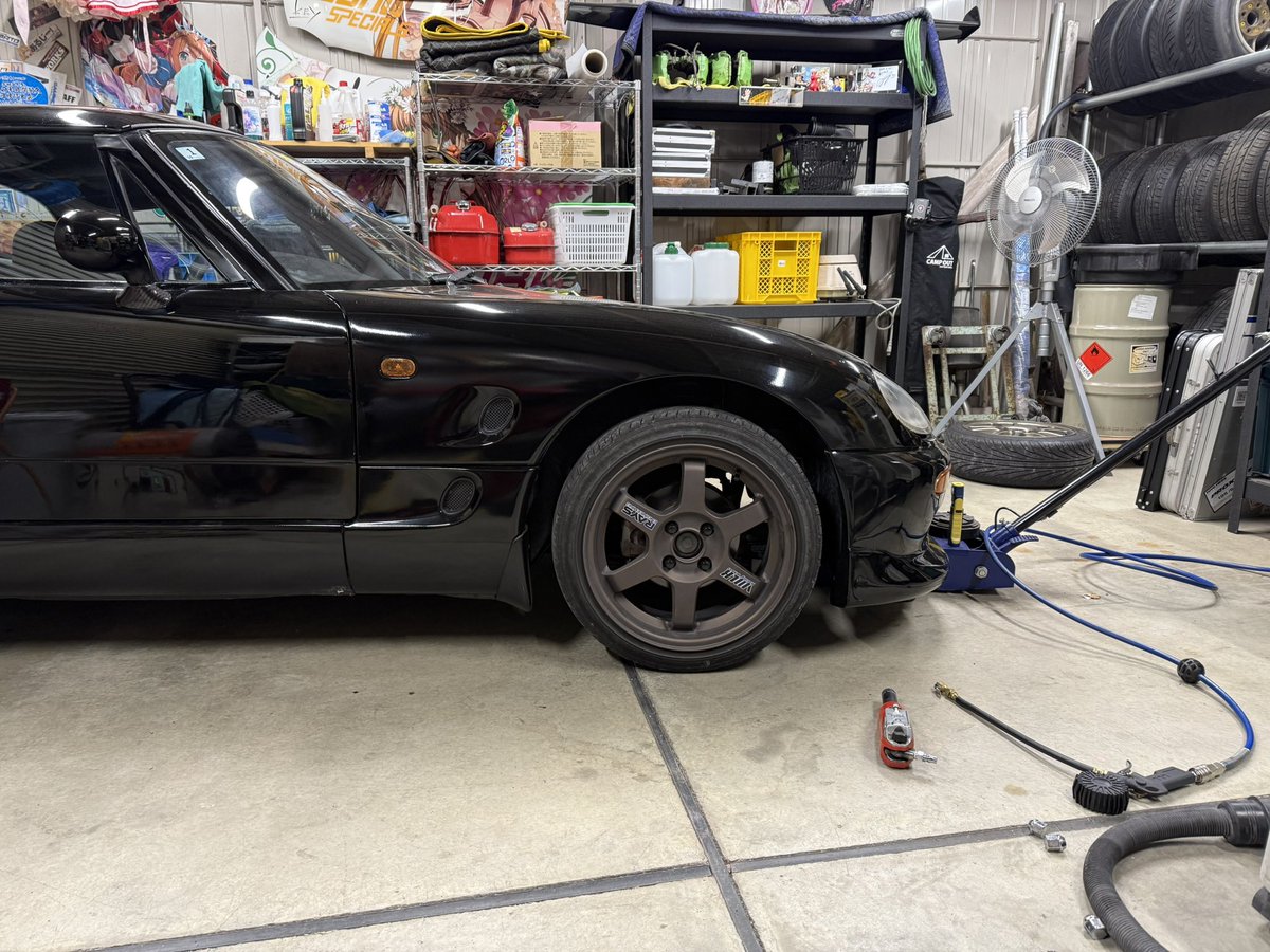 当たり前だけどカッケェわ
でもコレはNバン用だから履かせてみたダケシリーズ