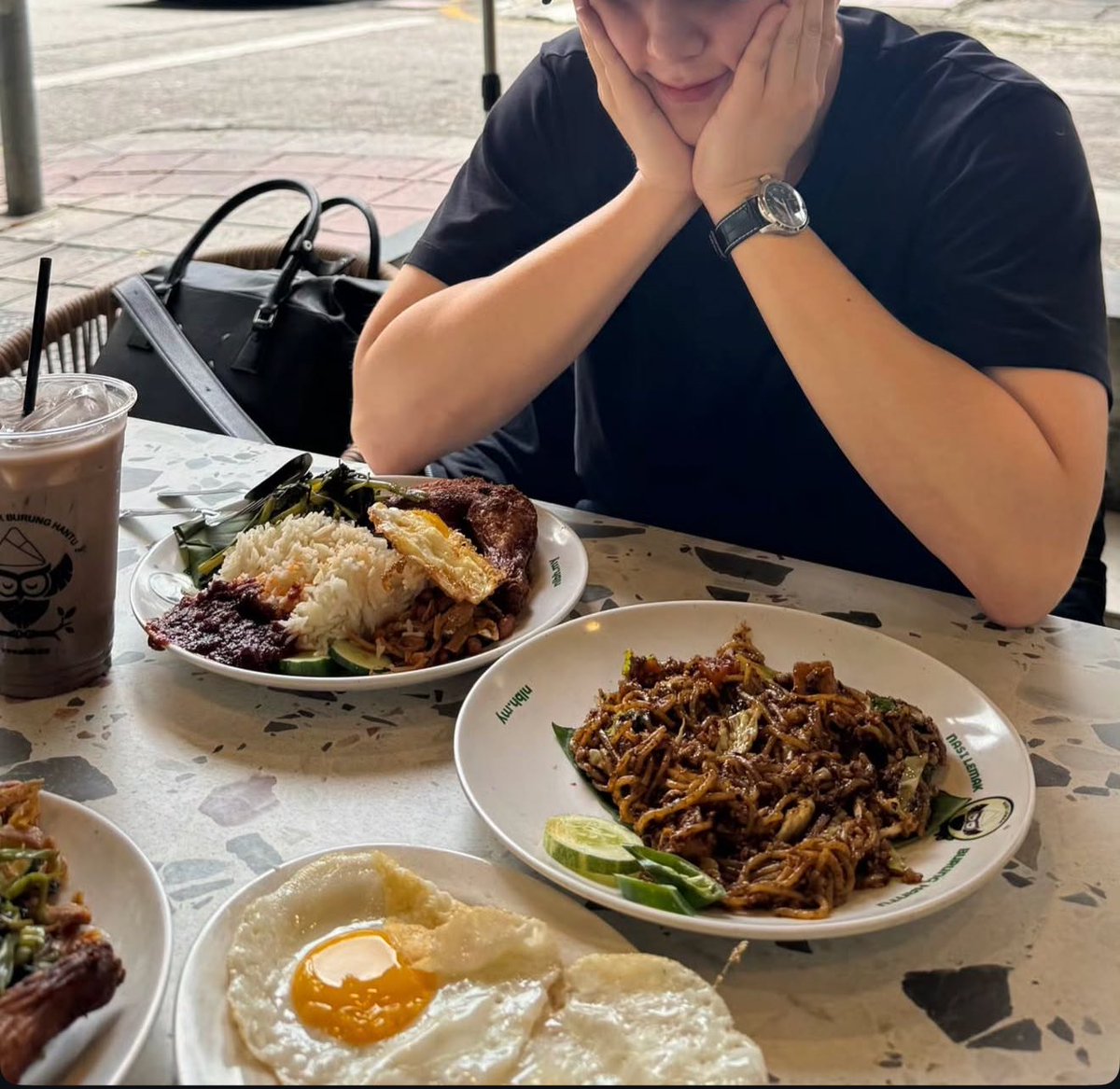 Gambar ni sangat high potential untuk saya guna nak prank orang🥰