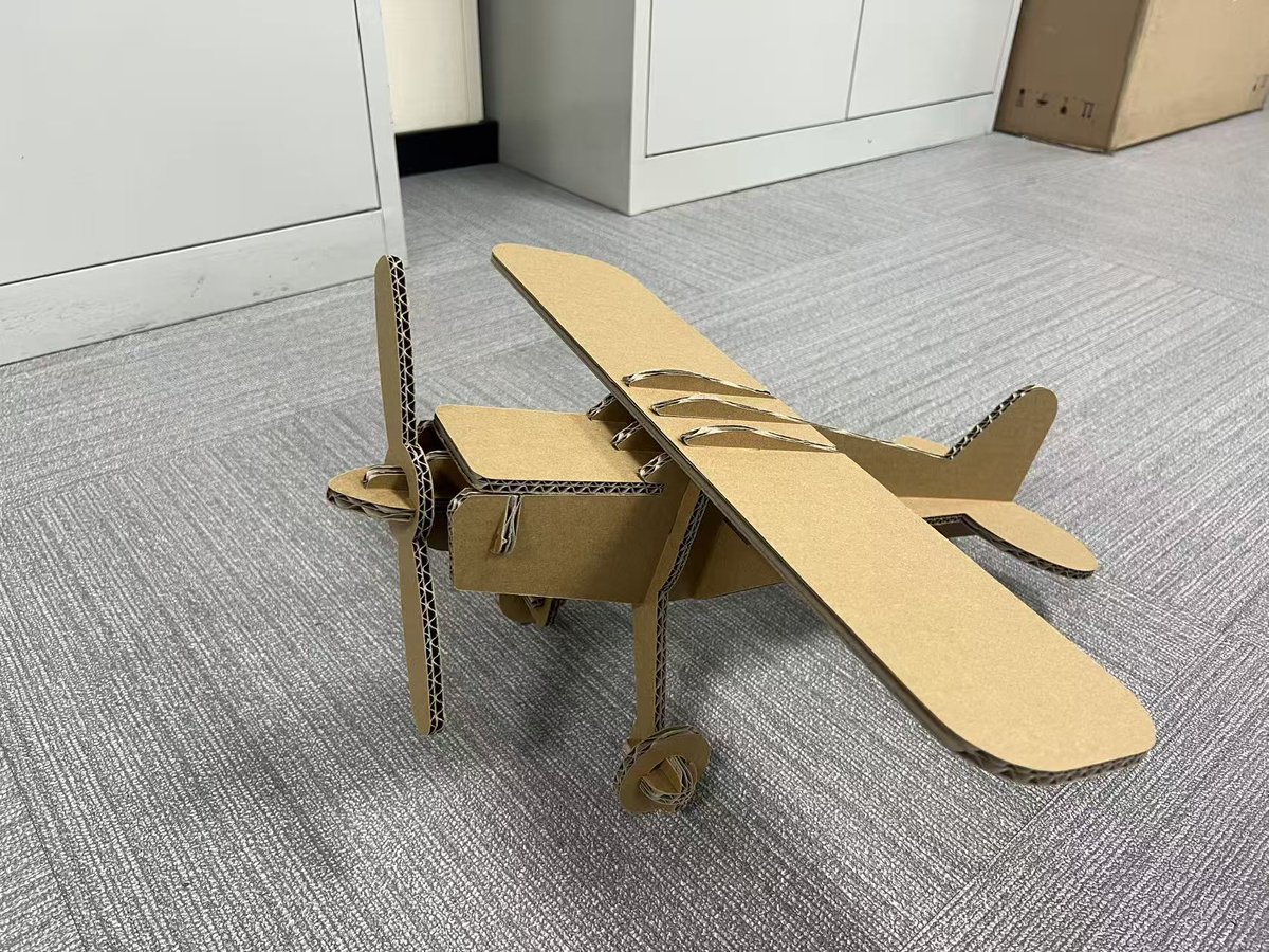 AOPACK_Machine's tweet photo. Cardboard can fly ✈️
This airplane & helicopter model is made on an Aopack box making machine with vibrating knife cutting.Precision cutting. Creative freedom. One machine.
#Aopack #BoxMakingMachine #VibratingKnife #CorrugatedBoard https://t.co/2j8aatApCV