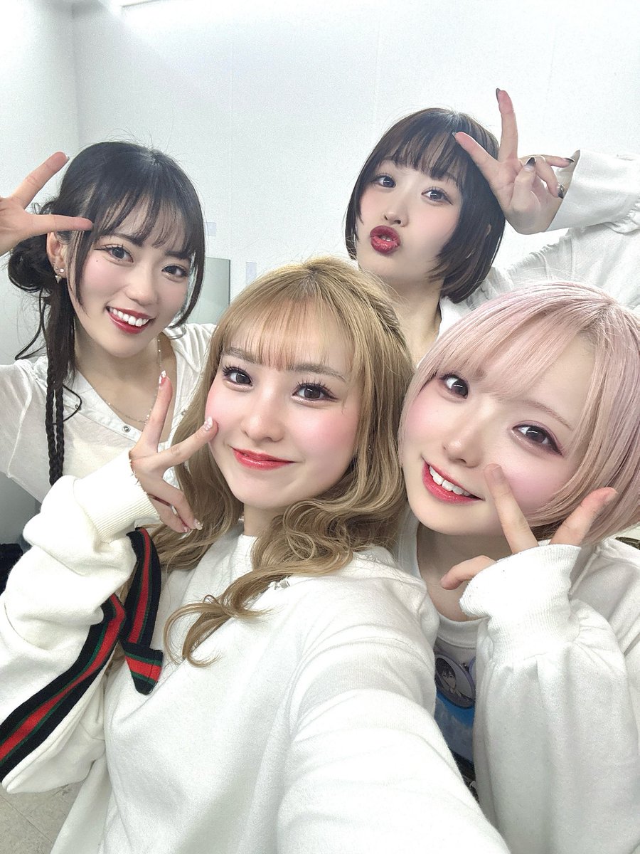 anon_4awase's tweet photo. 『Re』play！
ご来場ありがとうございました🙇🏻‍♀️
沢山の声援が聞こえる
ポカポカの公演でした☺️☀️

ヒカルさんがお忙しい中、こだわりを持って一切妥協せずにイベントを作る姿がとてもかっこよかったです🥲
お客さまにもそれが伝わったみたいで本当に嬉しかったし
素敵な一日になりました!!!! https://t.co/ibV8Mu8Jum