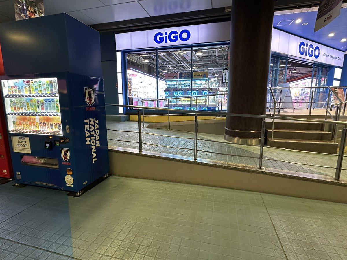 FollowyanagiP's tweet image. 間違えました
どうやらこっちみたいです😅

…こんなところでやんの…😲

たい焼き屋を…？

今、横でレディーガガ歌ってるんだぜ

寒いから早く帰って明日に備えます☝️

 #フジタイヤキ
 #洋平さんの好きなスンスンいますよ