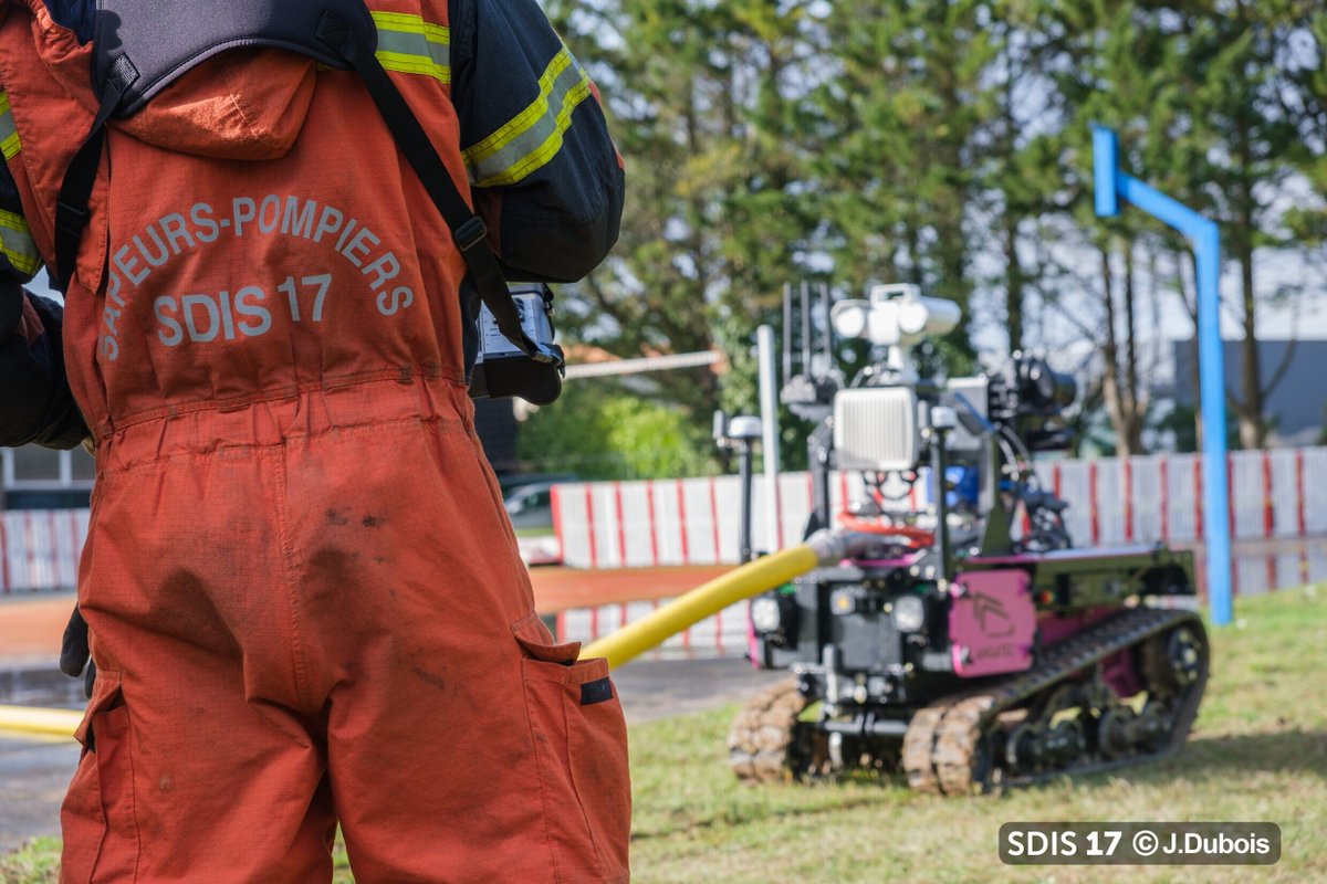 Pompiers17 tweet media