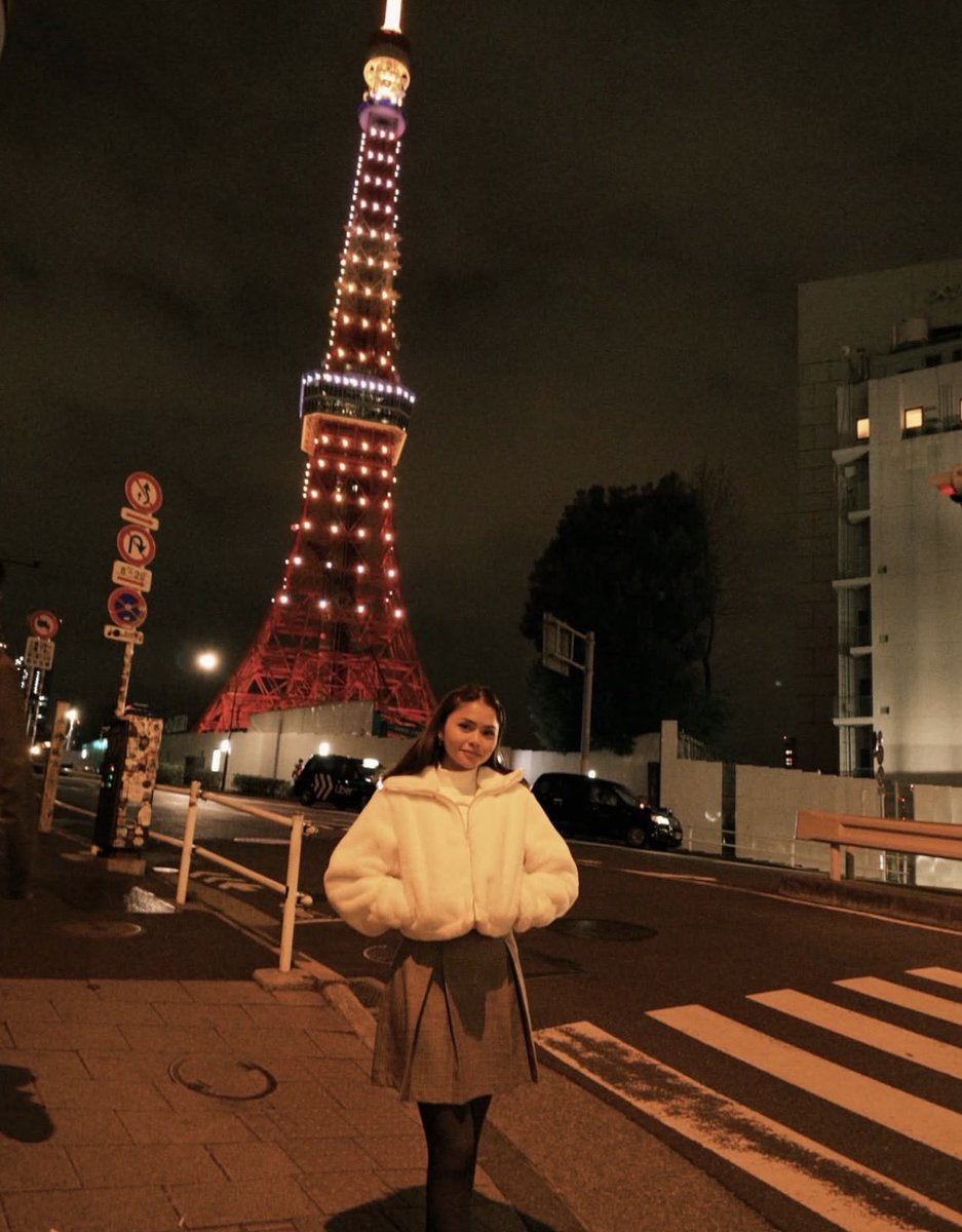 Lovers in Paris este in Tokyo (tower)

SANA LANCEBREY NALANG

#SanaAkoNalangMV
#LanceBrey 
#AubreyCaraan #LanceCarr