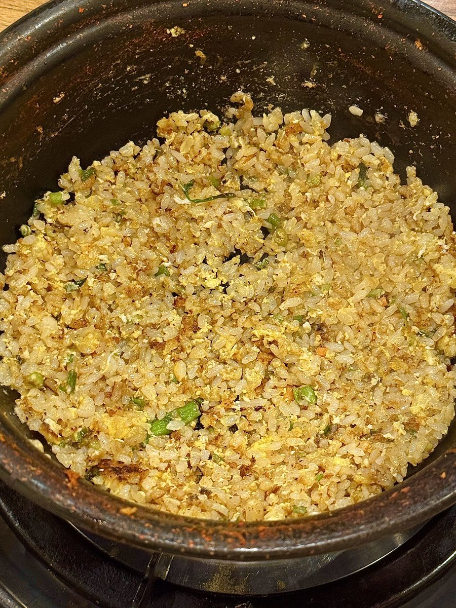 추워지면 등촌칼국수 너무 먹고싶어짐 고슬고슬하고 누룽지느낌나는 볶음밥이 제일 조음 국물이랑 감자비비고 와사비살짝뿌려서 먹으면 극락