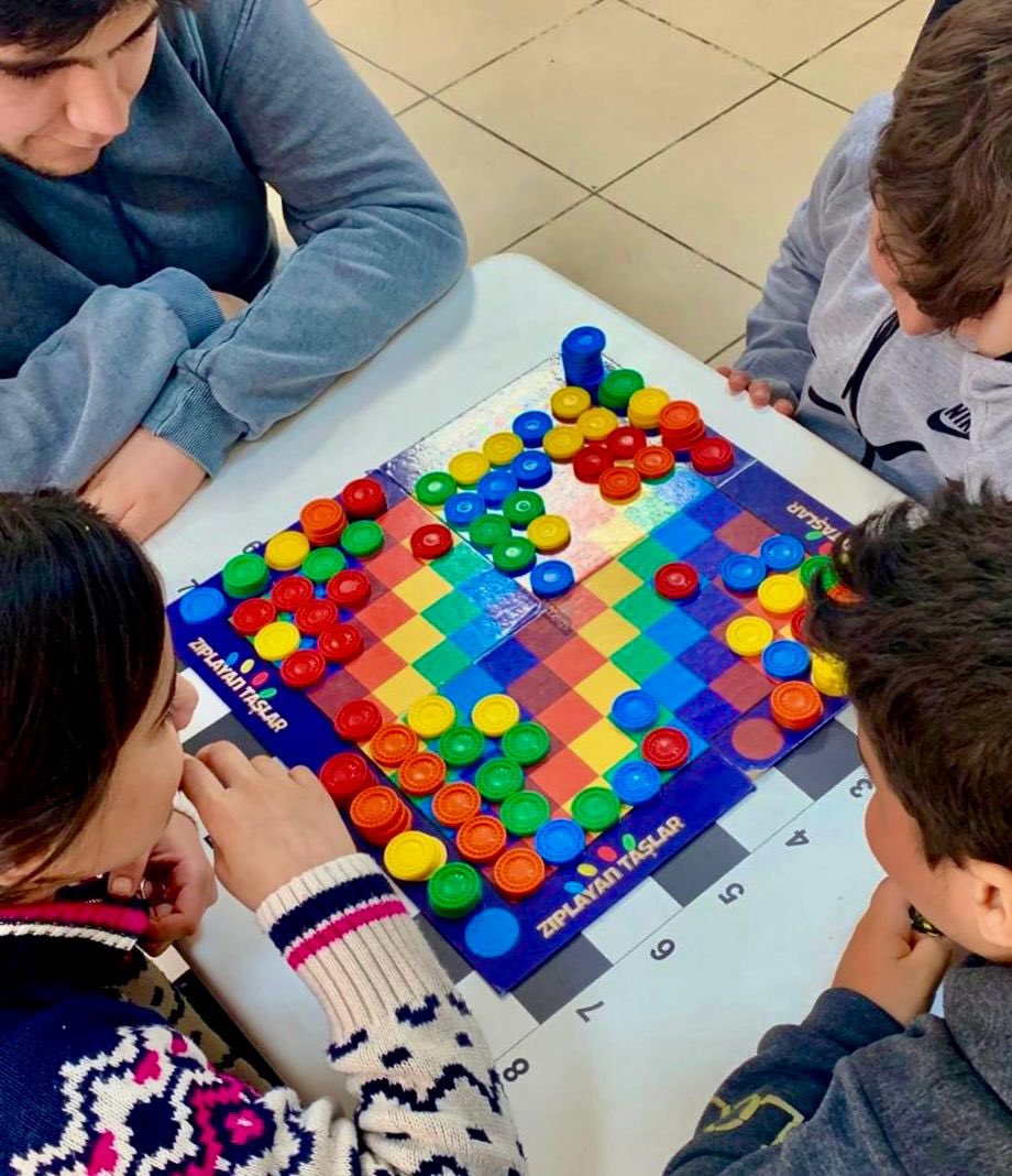 Oyun, sanat,zeka,strateji ve hayal gücü GSB Kış Kulübü’nde buluştu.❄️
Gençlerimiz,Kış Kulübü kapsamında birbirinden verimli eğitimlere ve atölye çalışmalarına katılarak zamanlarını en iyi şekilde değerlendirdi ve sömestr tatilini dolu dolu yaşadı.🎄

#surgm