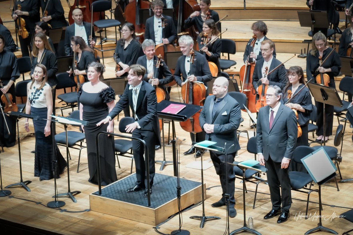 Helene M.A. tweet media