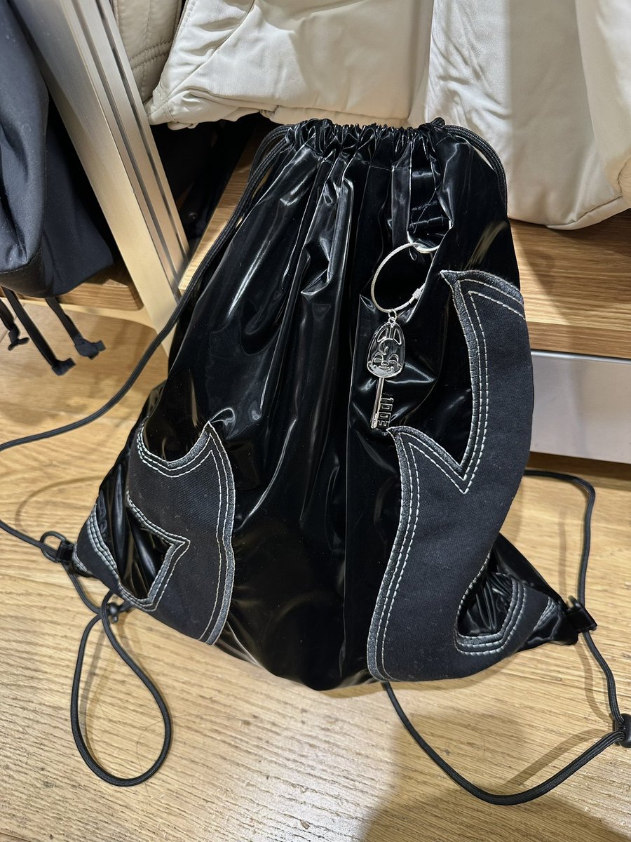 The bag designed by Chan is soooo pretty