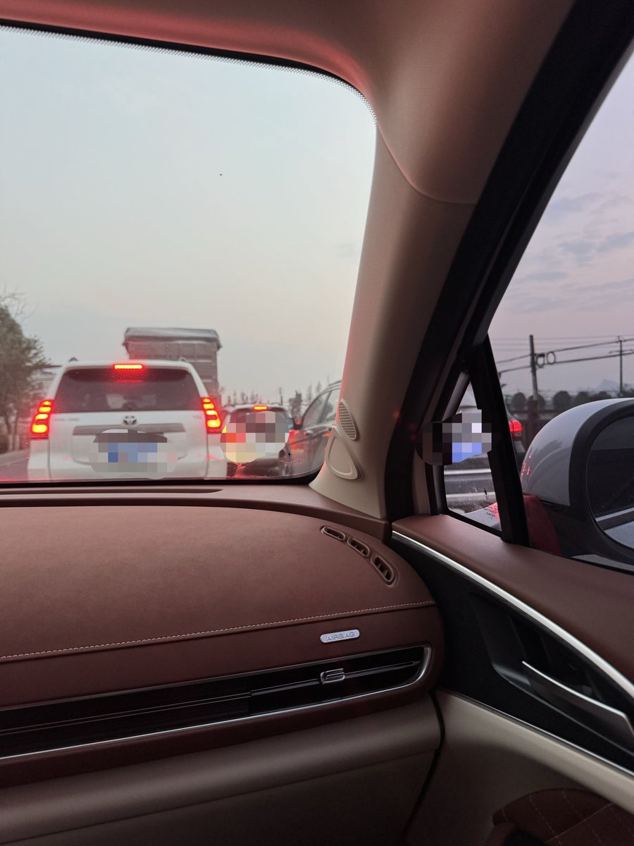 LikeLin_'s tweet image. 每天下班都堵车 真的是堵死了