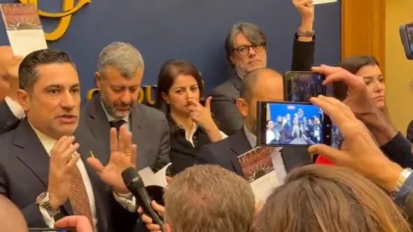 Abbiamo occupato la sala stampa della Camera dei Deputati. 
I fascisti di Casapound qui non entrano.
La nostra e una Repubblica democratica nata dalla Resistenza.
E tale rimane.