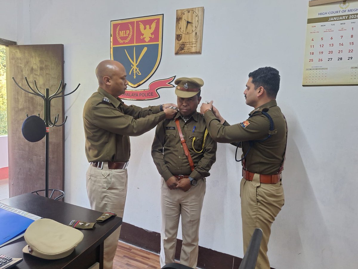 Pipping ceremony for Sub Inspector Loadingstone A Sangma who has been promoted to the rank of Inspector and posted in Eastern West Khasi Hills. The Pipping was done by Shri D Khyriem, MPS SP , EWKH and Shri Ashu Pant, IPS, Addl. SP Crime.
<a href="/MeghalayaPolice/">Meghalaya Police</a>
