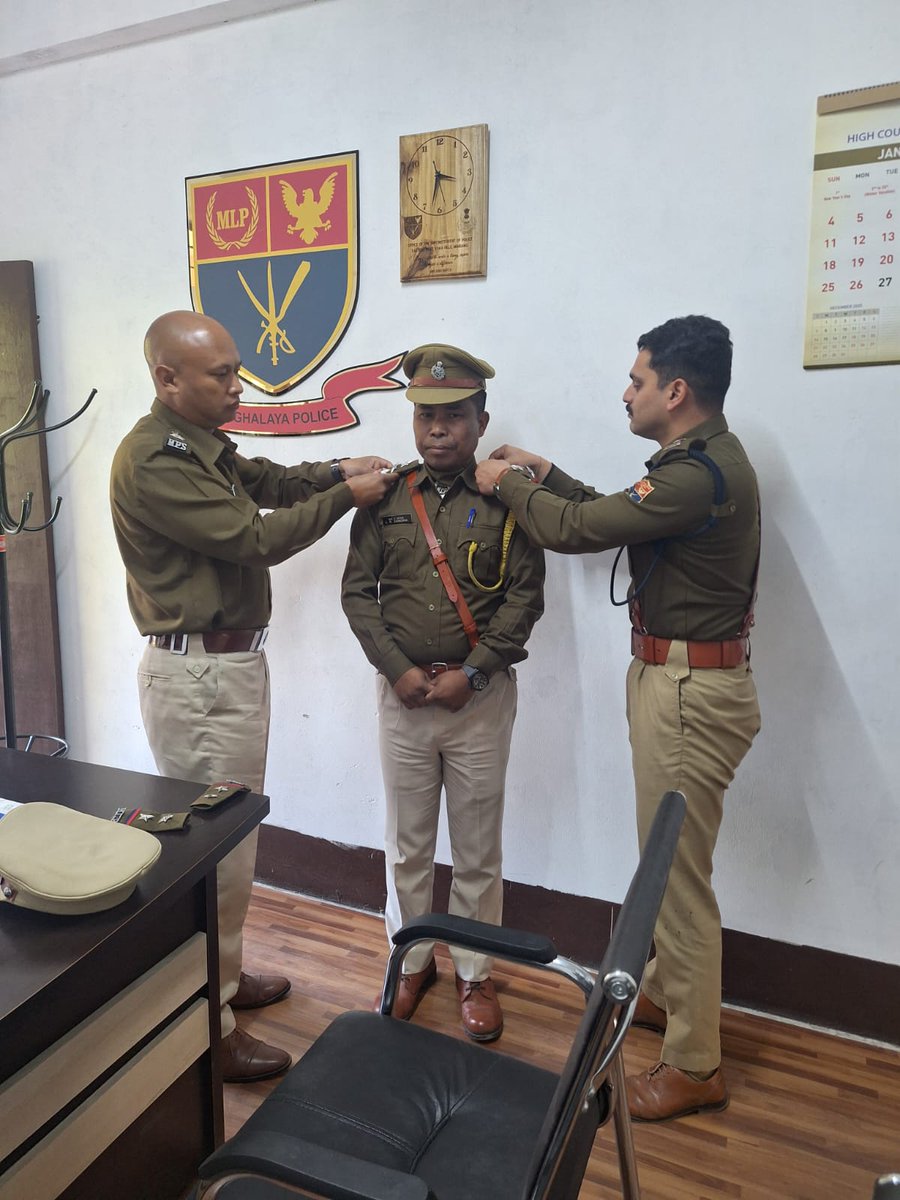 EasternDef's tweet photo. Pipping ceremony for Sub Inspector Loadingstone A Sangma who has been promoted to the rank of Inspector and posted in Eastern West Khasi Hills. The Pipping was done by Shri D Khyriem, MPS SP , EWKH and Shri Ashu Pant, IPS, Addl. SP Crime.
@MeghalayaPolice https://t.co/ERGiVjRalz