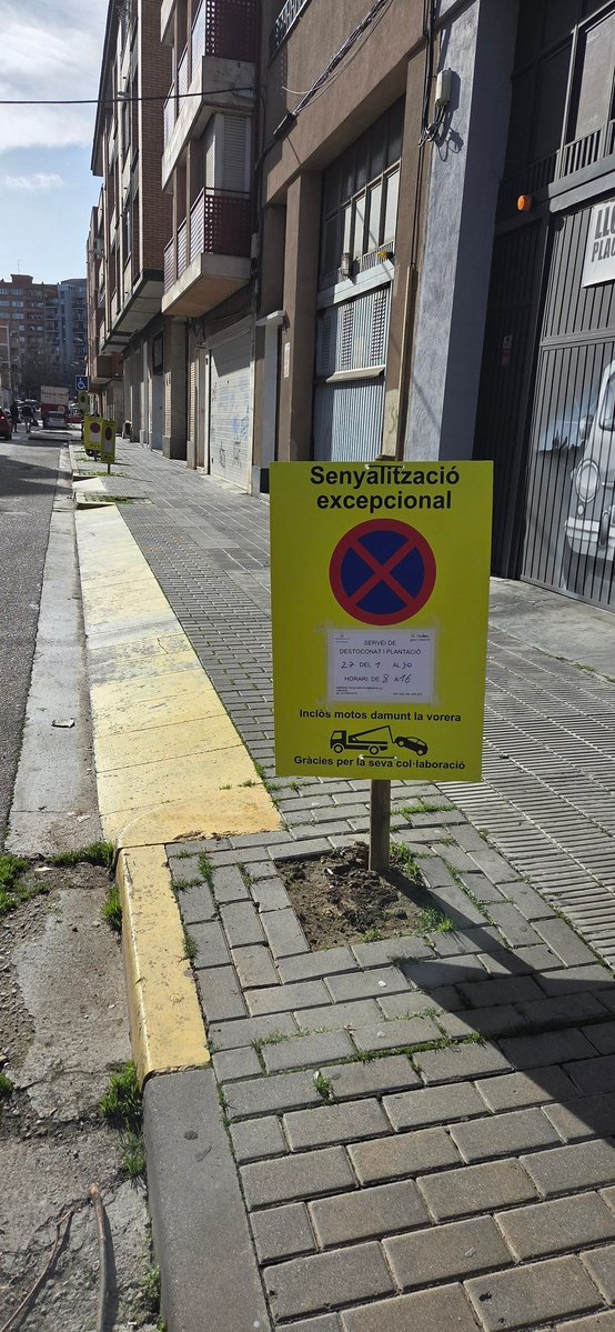 Arbres que s'havien de plantar fa gairebé dos anys c/ Cerdanya, ho "volen fer" ara. Van col·locar cartells la setmana pasada per fer-ho 27 al 30/01 i què creieu? que NO ho han fet, tot una mentida més dels <a href="/socialistes_cat/">Socialistes PSC/❤</a> <a href="/paerialleida/">Ajuntament de Lleida</a> <a href="/lleidapsc/">PSC Lleida / ❤️</a> <a href="/flarrosa/">Fèlix Larrosa</a>
CC <a href="/amicsdelalletja/">🟪 Els Amics de la Lletja 🟪</a>