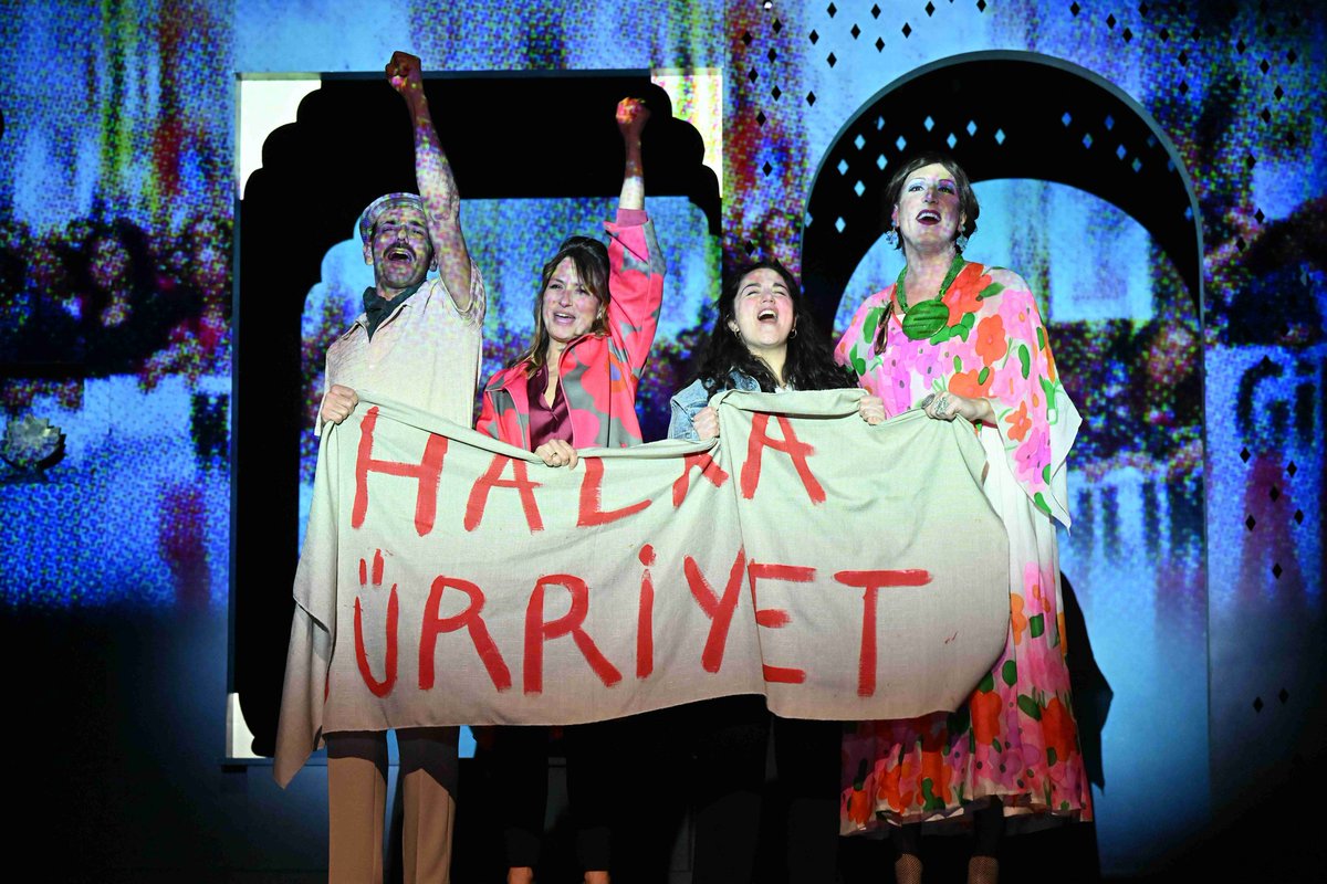 sedefecer's tweet image. "Nos 20 coups de coeur... Voici 20 propositions vues et approuvées parmi les 1724 spectacles au Festival d' Avignon" LE PARISIEN "La pièce de Sedef Ecer est passionnante. Très belle mise en scène de Victoire Berger-Perrin" WEB THÉÂTRE