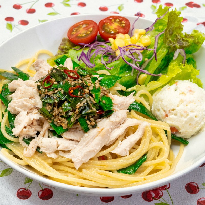 ニラと蒸鶏のスタミナペペロンチーノ】全国有数の産地。鹿沼の新鮮ニラ