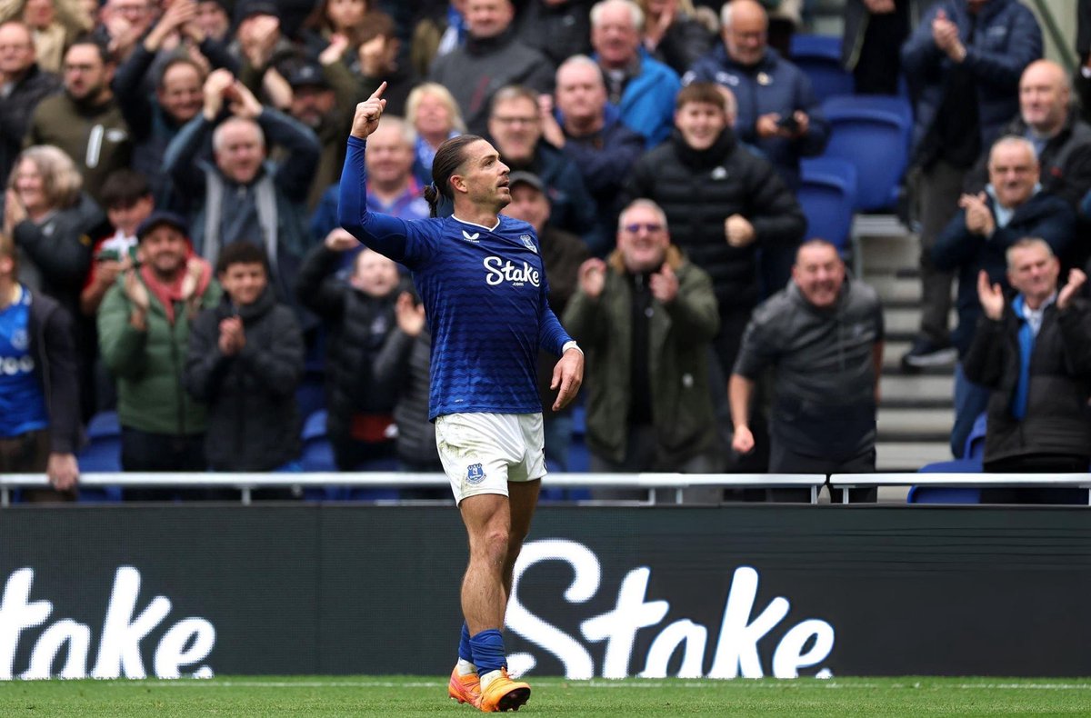 ElBobble's tweet image. Everton Manager David Moyes confirms Jack Grealish is likely to need surgery on a foot injury and will miss the rest of the season 🔵