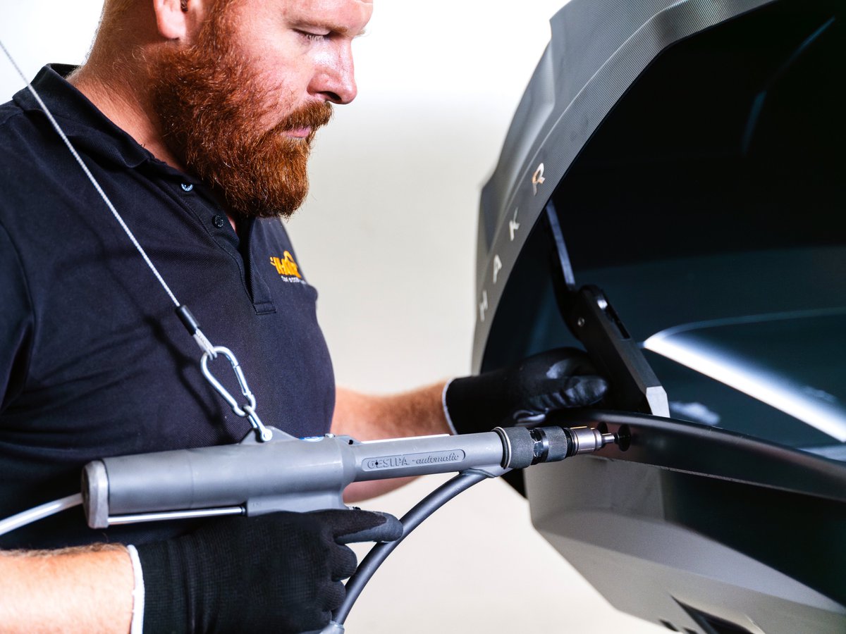 Strong connections for safe travel and extra storage.

Hakr Brno designs roof boxes that keep luggage and sports gear secure in all weather. Using GESIPA blind rivet technology, Hakr achieves flexible production, secure connections and consistently high quality.

#BlindRiveting