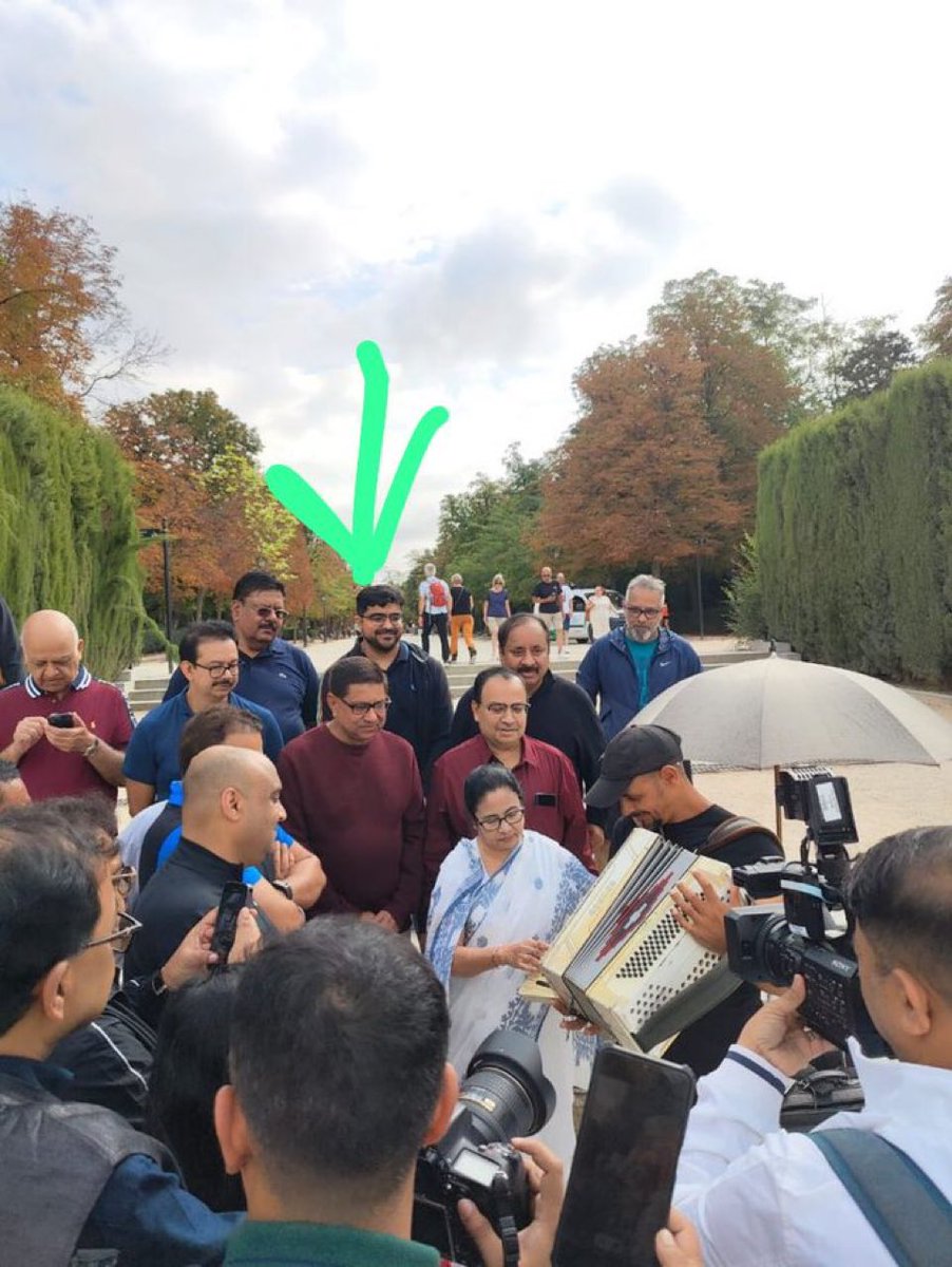 BengalMafia's tweet photo. CEO of Bengal’s biggest startup WOW MOMO travelled with Mamata during her vacation in Spain 

Dozen people burned alive in WOW MOMO warehouse https://t.co/eTBjAb9FxL