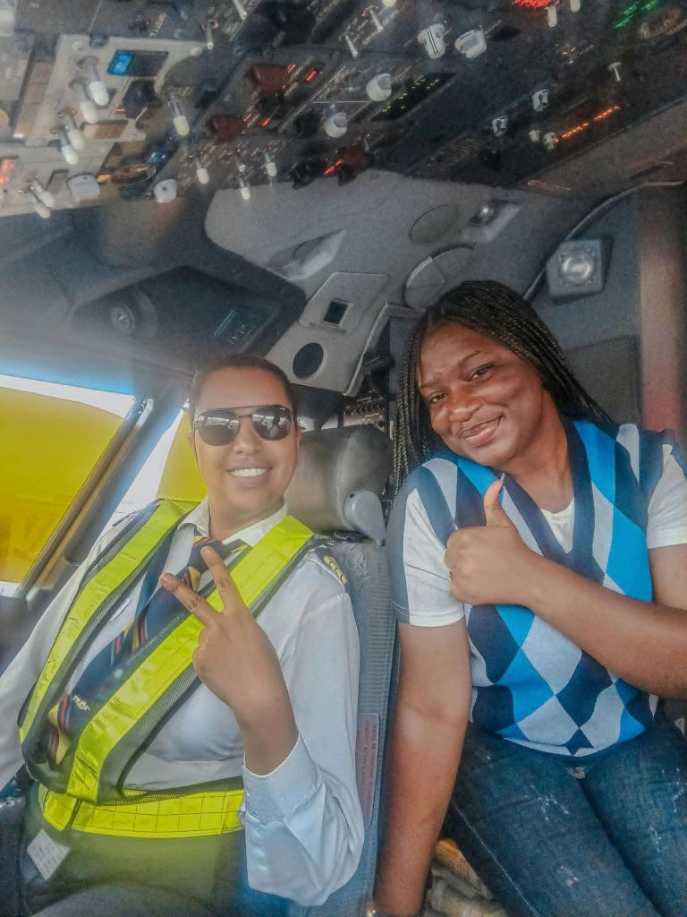 IngridWimba's tweet photo. Nous ne parlons pas assez des pilotes. Discrets, souvent invisibles, ils portent pourtant nos vies et nos rêves au-delà des nuages.
Une pensée à tous les pilotes du monde entier : merci de nous faire voyager et de nous ramener à bon port 👇🏾 (poste)👇🏾
https://t.co/kO3l0RUthO https://t.co/iVSDs903C1