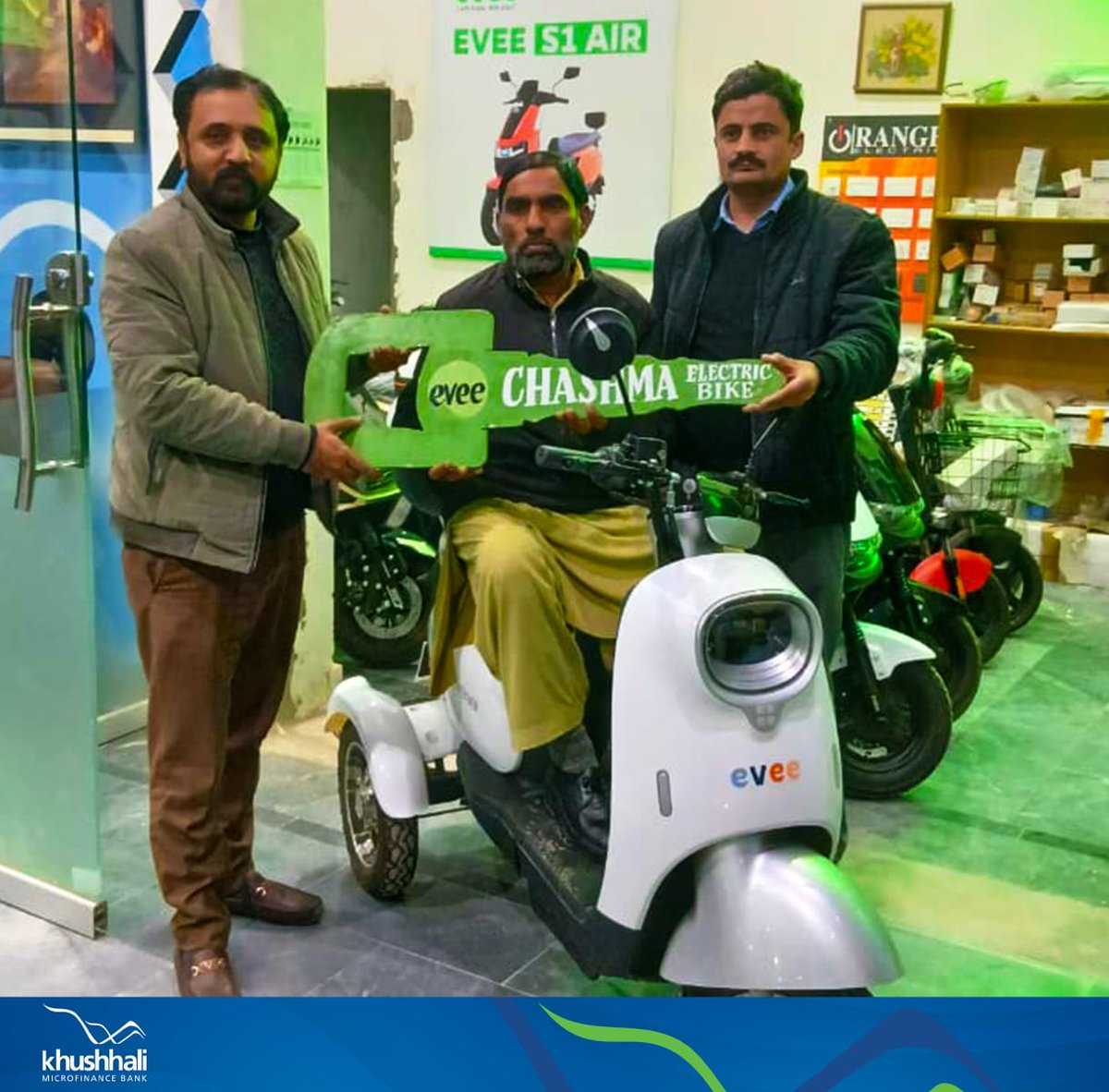KblLtd's tweet image. Today, our valued customer chose Khushhali Microfinance Bank to finance an EV Three-Wheeler Scooty through the Khushhali Personal Loan; a smart step toward affordable mobility and a cleaner, greener future. 🌱⚡
#KMBL #KhushhaliMicrofinanceBank #Mianwali #EV