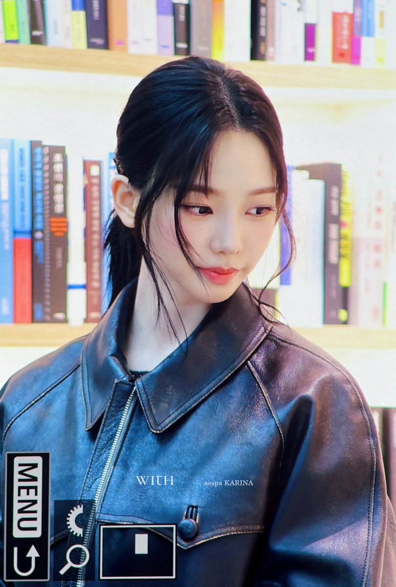 with_yu0411's tweet image. 260130 책고르는중📕

#카리나 #Karina #에스파 #aespa