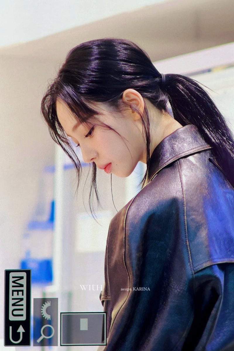 with_yu0411's tweet image. 260130 책고르는중📕

#카리나 #Karina #에스파 #aespa