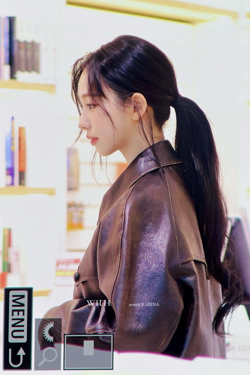 with_yu0411's tweet image. 260130 책고르는중📕

#카리나 #Karina #에스파 #aespa