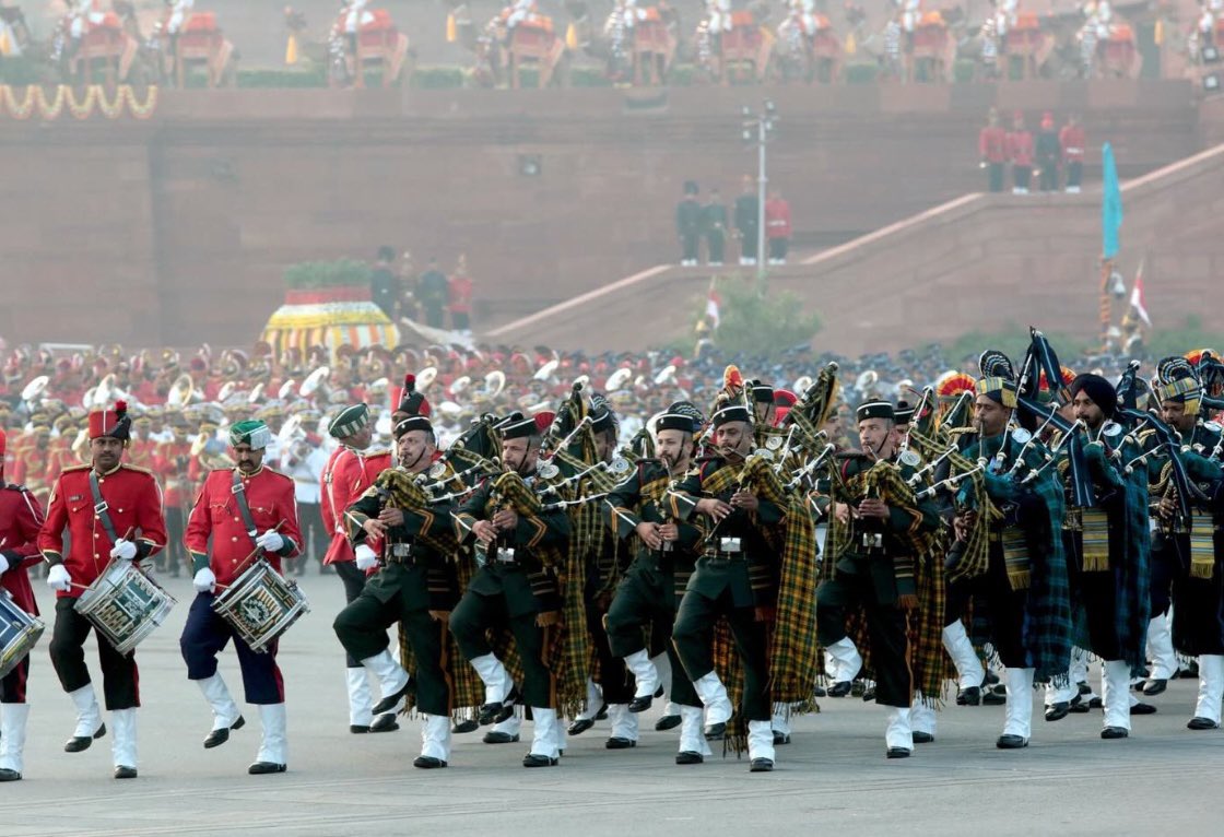ddnewsladakh's tweet image. Music. Discipline. Unity.  The Beating Retreat Ceremony at Vijay Chowk showcased the combined musical excellence of the Indian Army, Navy &amp;amp; Air Force. A powerful finale to the #republicday celebrations, honouring valour and tradition.
#BeatingRetreat2026 #IndianArmedForces #