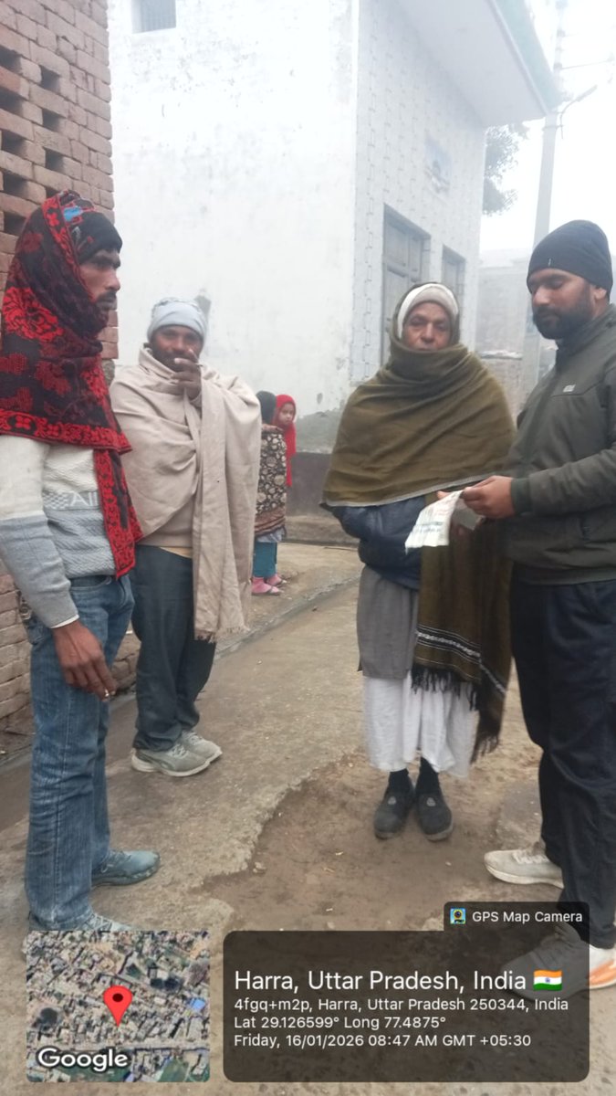 HarraNagar's tweet photo. आज नगर पंचायत हर्रा में IEC टीम द्वारा नागरिकों को कचरे के सही पृथक्करण के बारे में जागरूक किया गया। टीम ने समझाया कि गीला कचरा (रसोई का कचरा, फल-सब्ज़ी के छिलके) और सूखा कचरा (प्लास्टिक, काग़ज़, काँच, धातु) को अलग-अलग डिब्बों में डालना आवश्यक है। https://t.co/aPDlvKAIZU