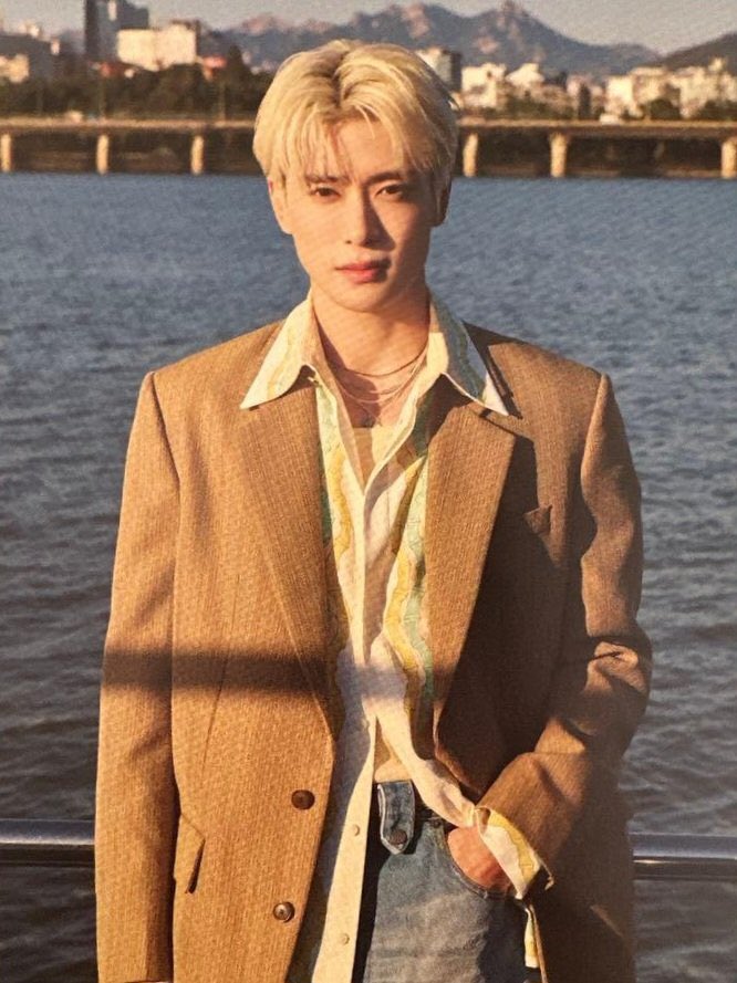 JJHLOOKS's tweet image. jeong jaehyun..