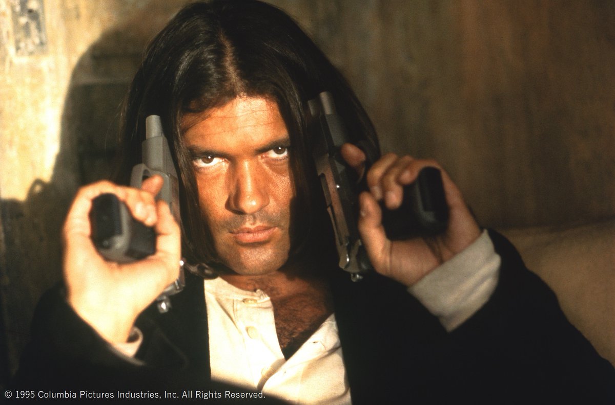 明日10日(火) #テレビ東京
#午後のロードショー は

🎸🎸🎸🎸🎸🎸🎸🎸🎸
『#デスペラード』（95年/米）
🎸🎸🎸🎸🎸🎸🎸🎸🎸

💥主演：アントニオ・バンデラス

恋人を殺され
復讐のためだけに生きる男。

復讐の行方は…

午後1時40分放送🎥