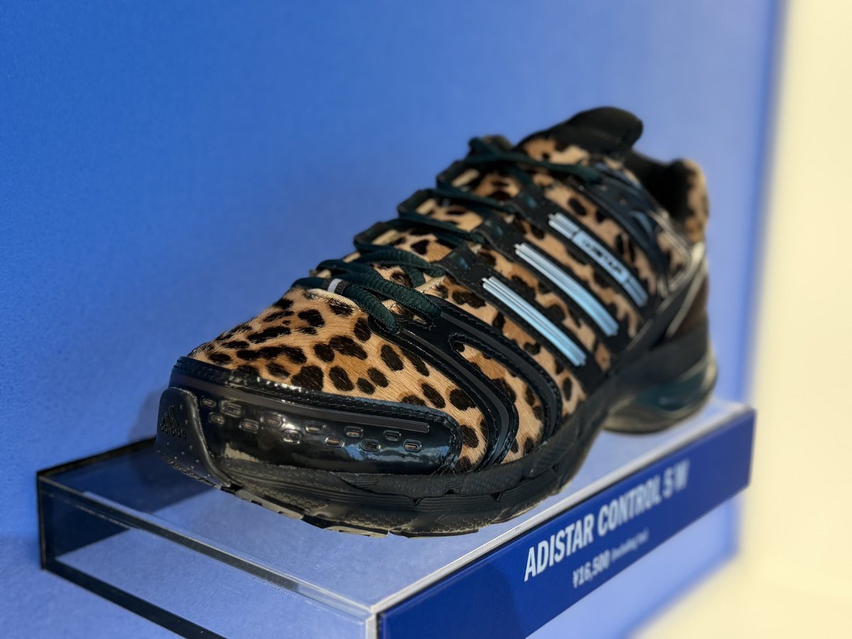 nonno_staff's tweet photo. テック系スニーカー好きが狙いたいアディダスの「ADISTAR」👟 ポップアップイベントが今日から3日間限定で東京・神宮前にて開催! コーヒースタンドも併設されドリンクやスイーツも楽しめます🍩☕️
詳細はこちらからチェック
https://t.co/AgIZYW95Tg
#アディダス #ADISTAR #ノンノ #nonno https://t.co/XM2RUvfRDs